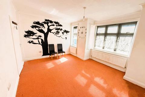 2 bedroom flat to rent, HOUNSLOW MIDDX TW3