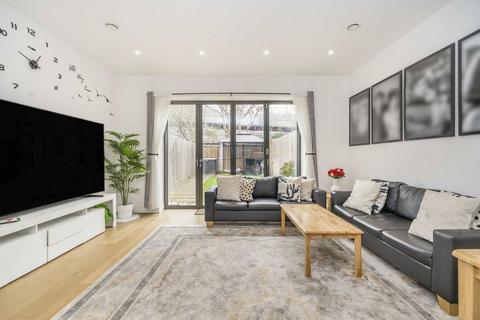 4 bedroom terraced house to rent, Caird Street, London W10