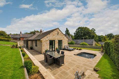 2 bedroom detached bungalow for sale, Main Street, Kniveton