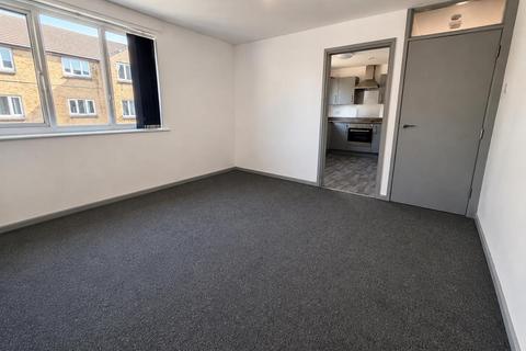 2 bedroom apartment to rent, Cecil Avenue, BRADFORD