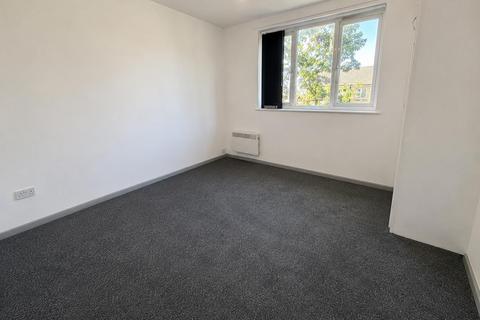 2 bedroom apartment to rent, Cecil Avenue, BRADFORD
