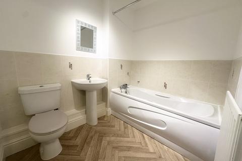 2 bedroom flat to rent, Woolcombers Way, Tyersal
