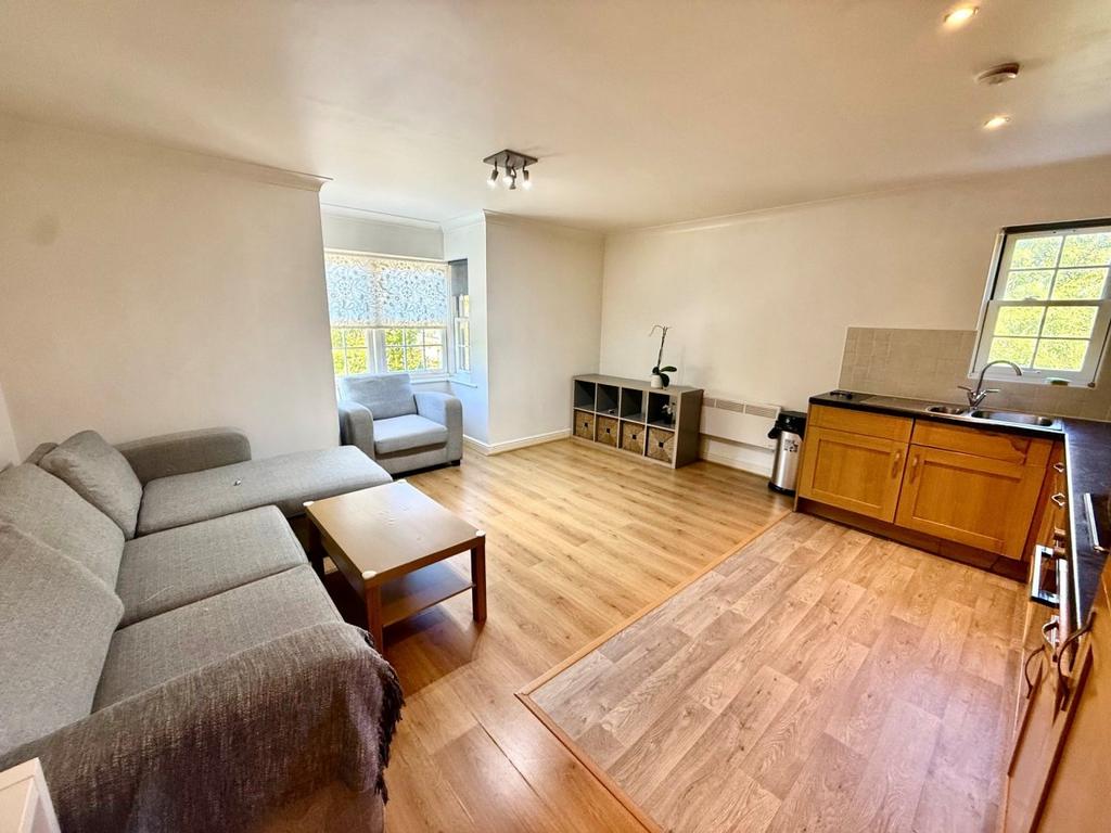 Apartment in Winchmore Hill - View 2
