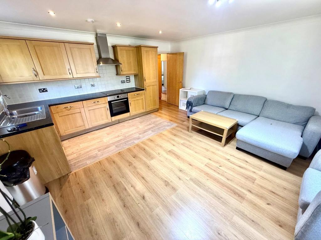 Apartment in Winchmore Hill - View 3