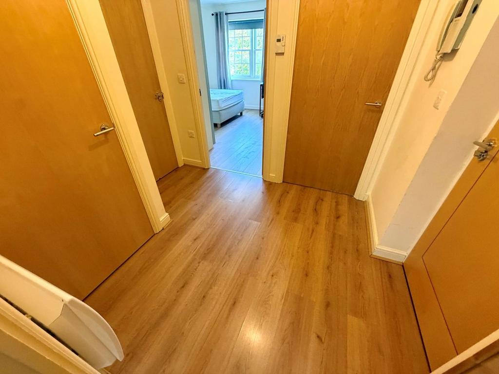 Apartment in Winchmore Hill - View 4