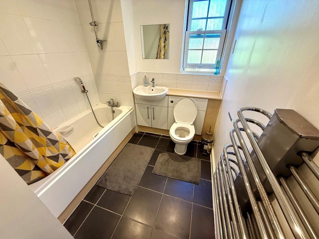 Apartment in Winchmore Hill - View 5