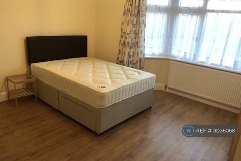 1 bedroom in a house share to rent, Rosemary Avenue, Hounslow West, TW4