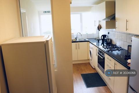 1 bedroom in a house share to rent, Rosemary Avenue, Hounslow West, TW4