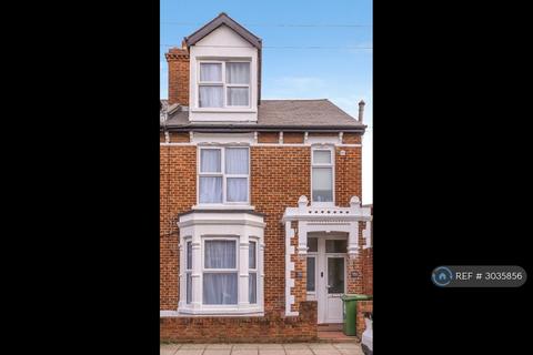1 bedroom in a flat share to rent, Orchard Road, Southsea, PO4
