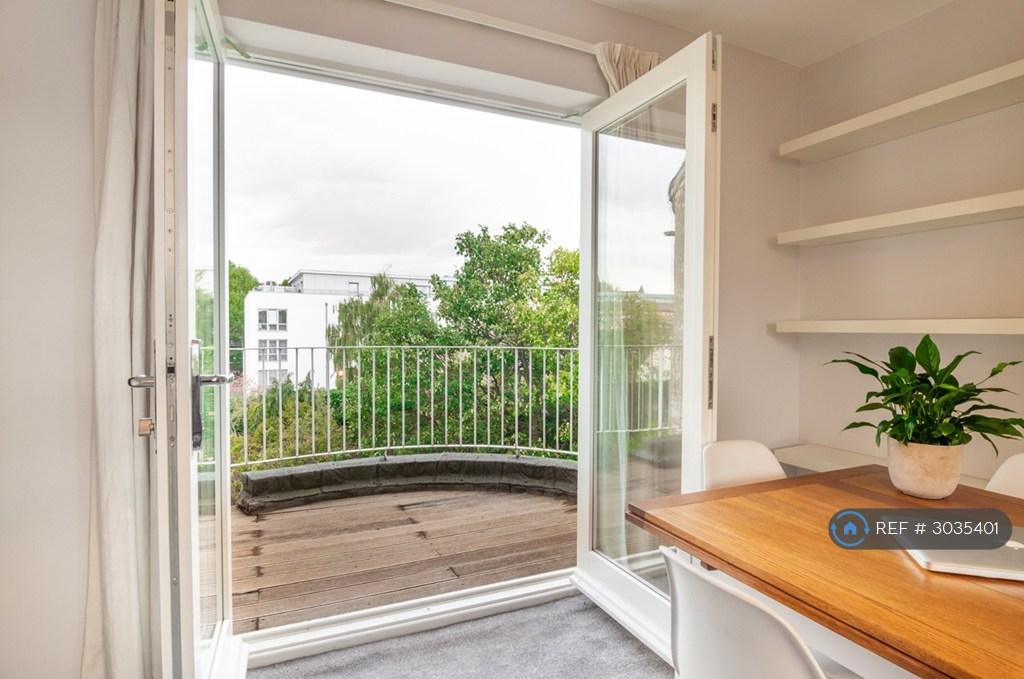 Apartment in London - View 5