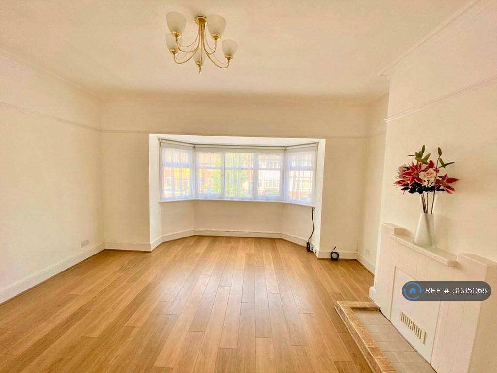Apartment in Pinner - View 3