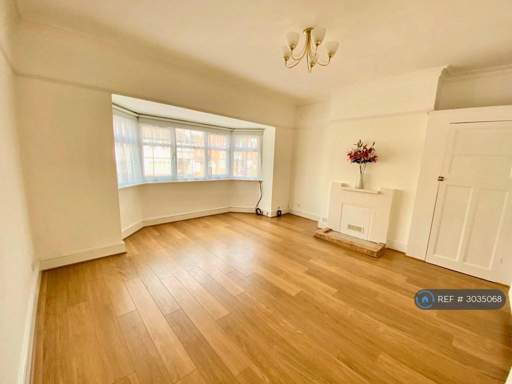 Apartment in Pinner - View 4