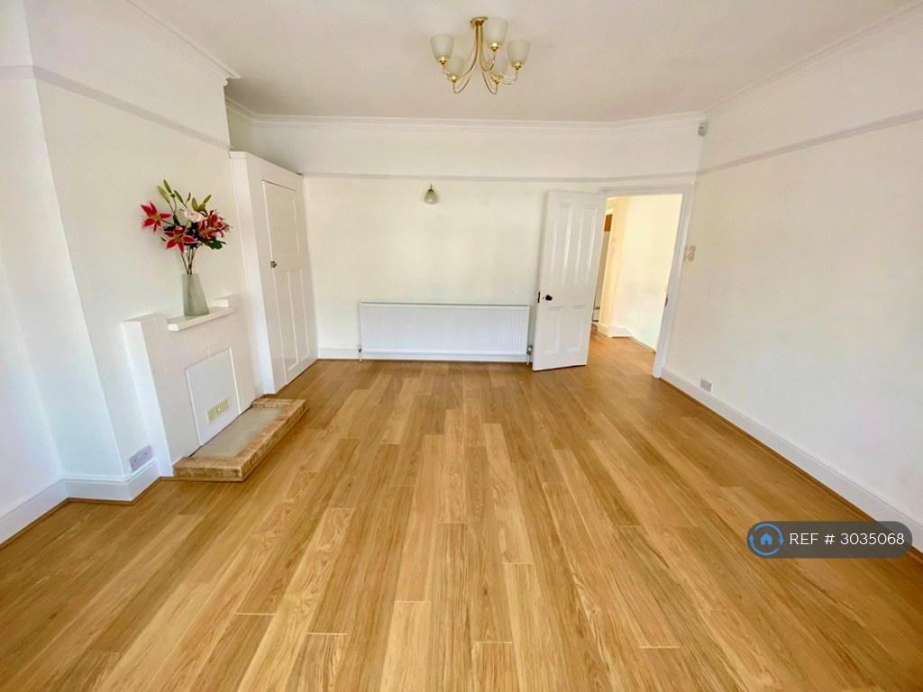 Apartment in Pinner - View 5