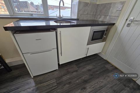 Studio to rent, Woodhouse Street, Stoke-On-Trent, ST4