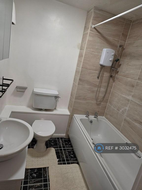Apartment in Nottingham, Hyson Green - View 3
