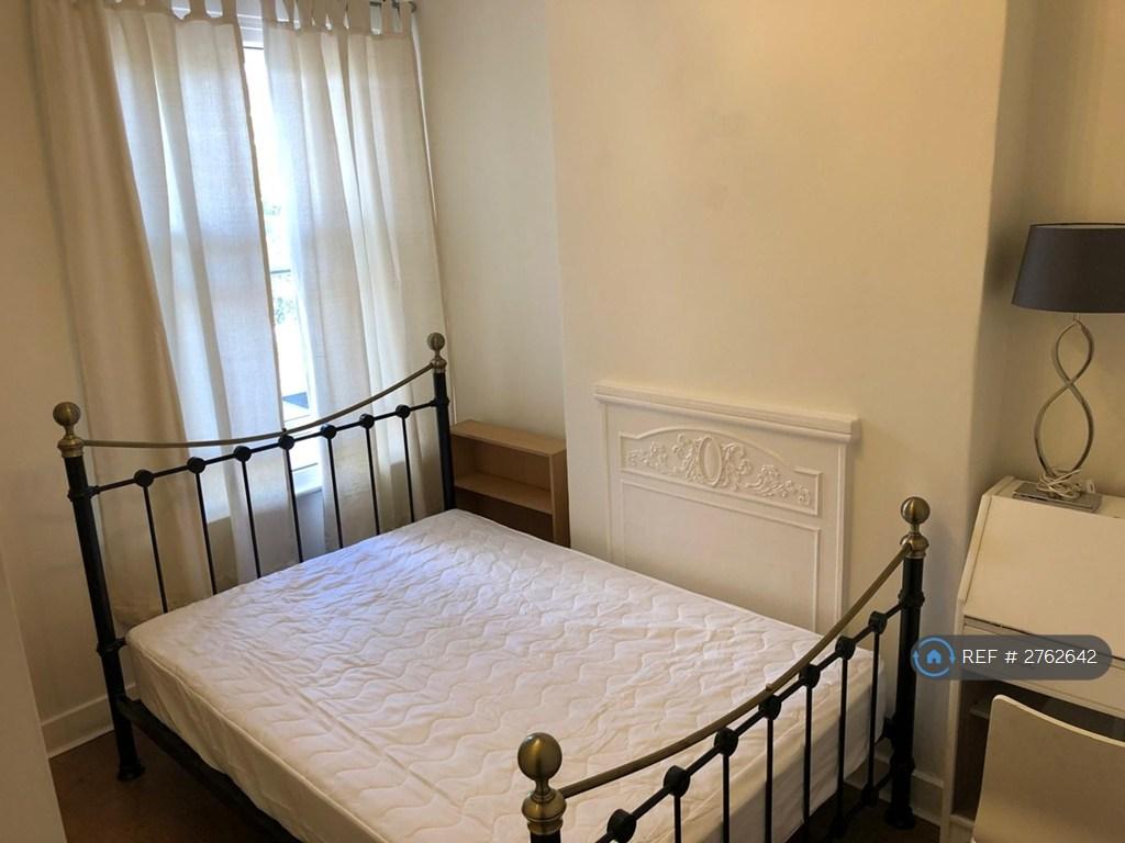 House in London - View 2