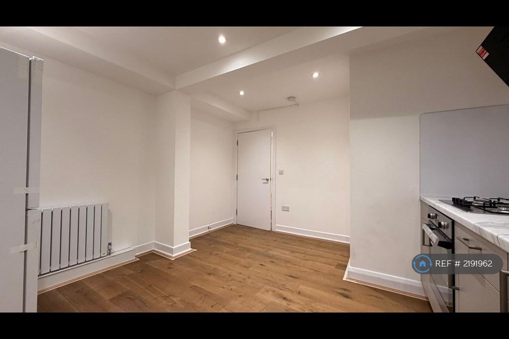Apartment in Croydon - View 2