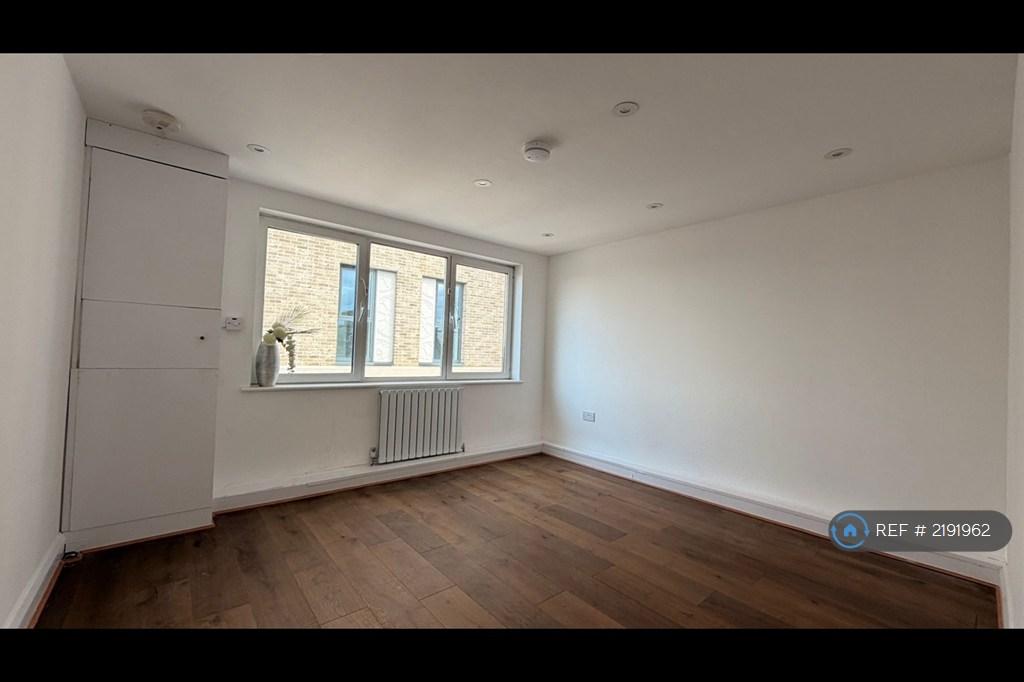 Apartment in Croydon - View 5