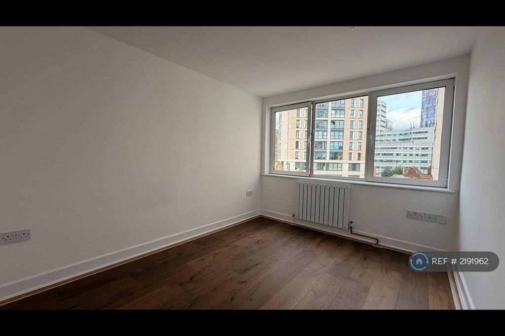 Apartment in Croydon - More