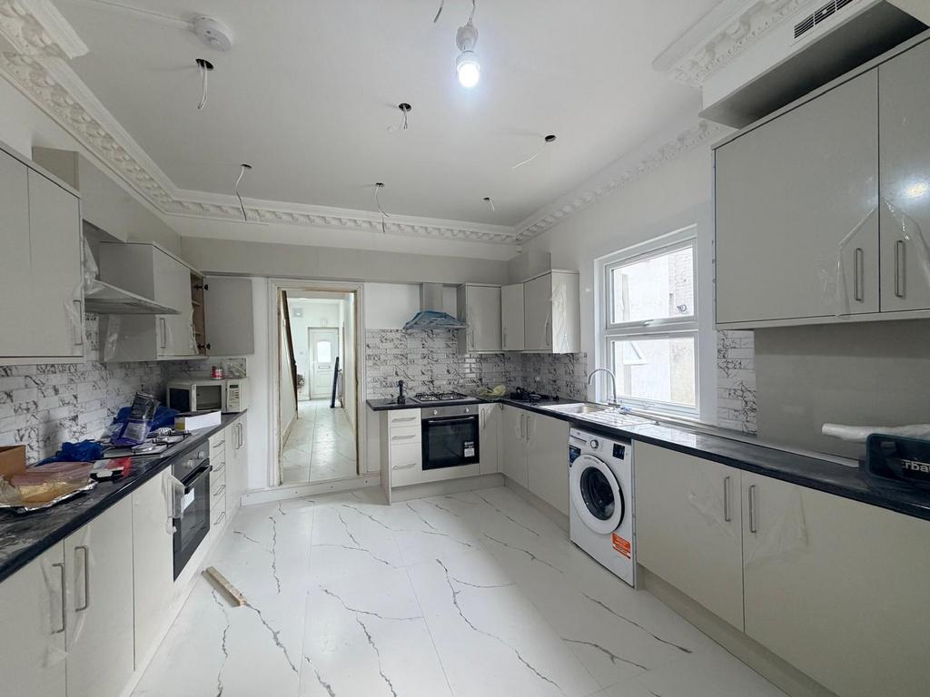 House in Hounslow - View 5