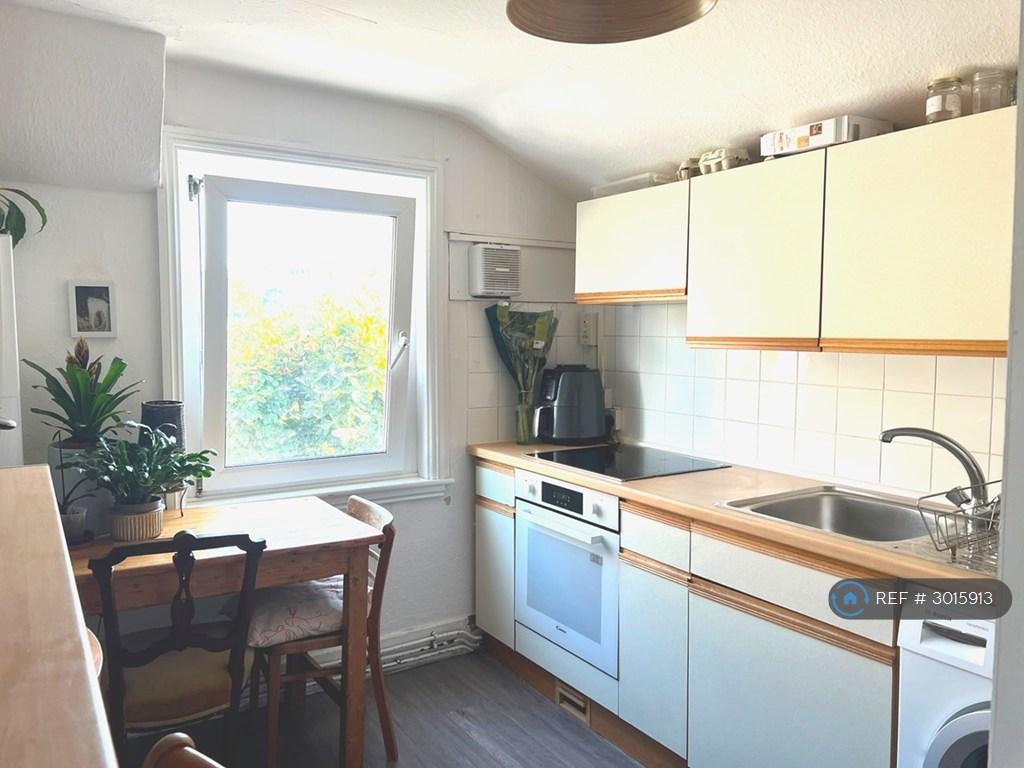 Apartment in Brighton, Round Hill - View 2