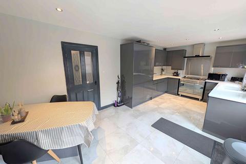 2 bedroom detached house for sale, Thornhill Road, Rastrick HD6