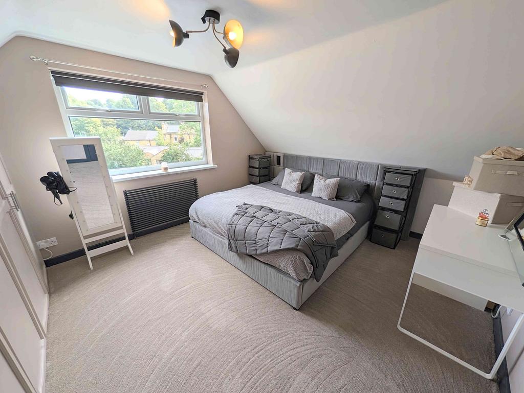 House in Rastrick - View 3