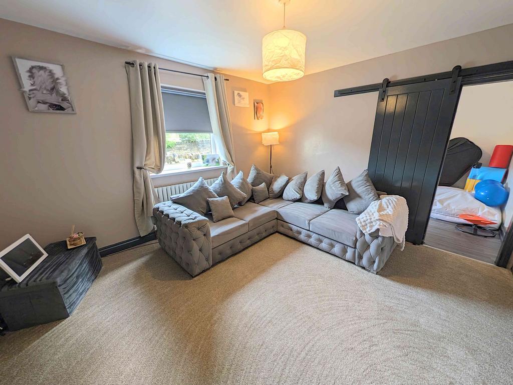 House in Rastrick - View 4