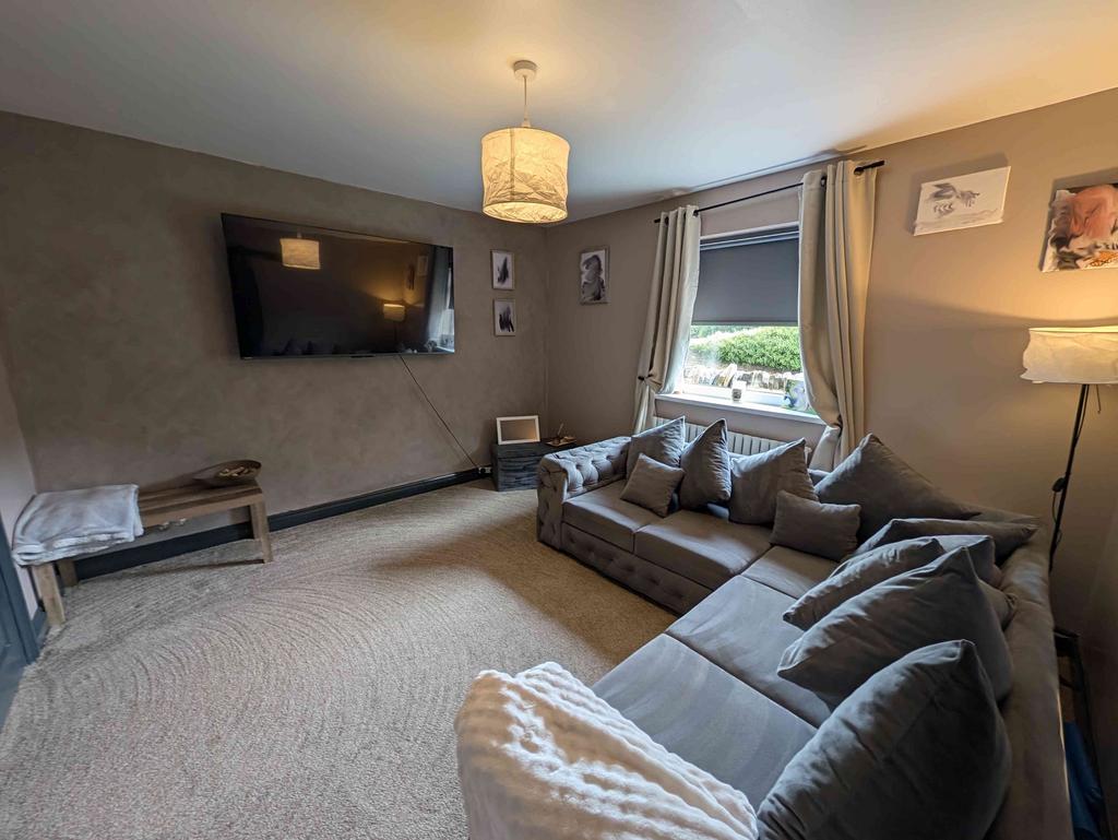 House in Rastrick - View 5