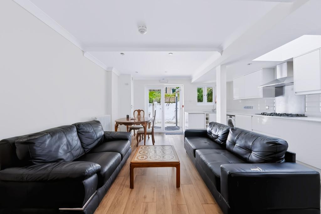 House in London - View 3