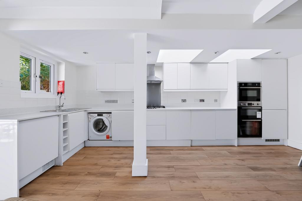 House in London - View 5