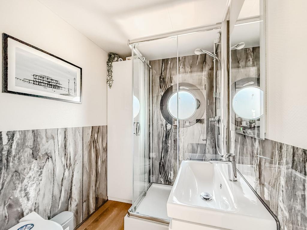 Apartment in Brighton - More