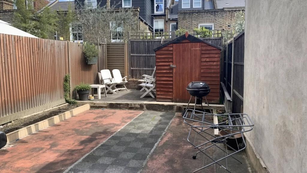 House in London - View 4