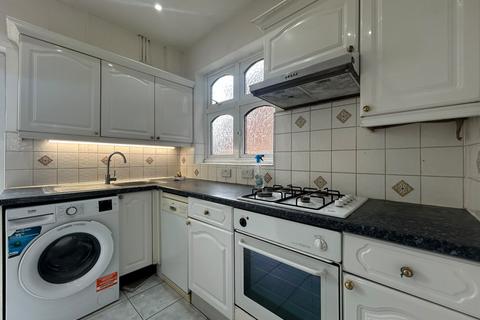 3 bedroom semi-detached house to rent, Hounslow TW5
