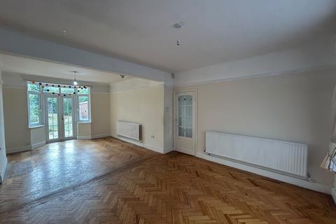 3 bedroom semi-detached house to rent, Hounslow TW5