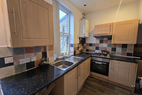 3 bedroom terraced house to rent, Beldon Road, Bradford, BD7