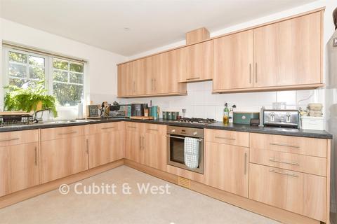 2 bedroom apartment for sale, Kennedy Road, Horsham, West Sussex
