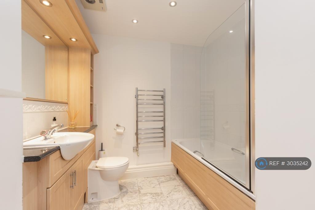 Apartment in London - More