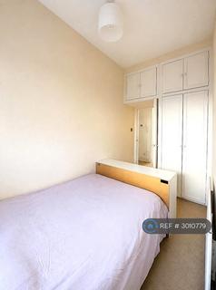 1 bedroom in a house share to rent, Hazlitt Road, London, W14