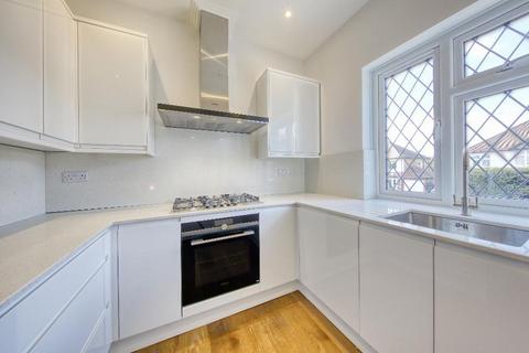 3 bedroom flat to rent, Malden Road, Worcester Park, KT4 7NL