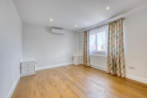 3 bedroom flat to rent, Malden Road, Worcester Park, KT4 7NL