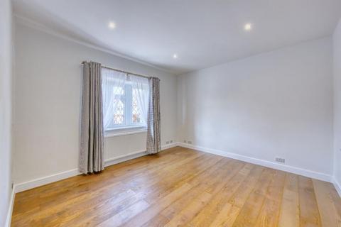 3 bedroom flat to rent, Malden Road, Worcester Park, KT4 7NL