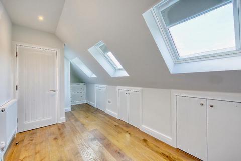 3 bedroom flat to rent, Malden Road, Worcester Park, KT4 7NL