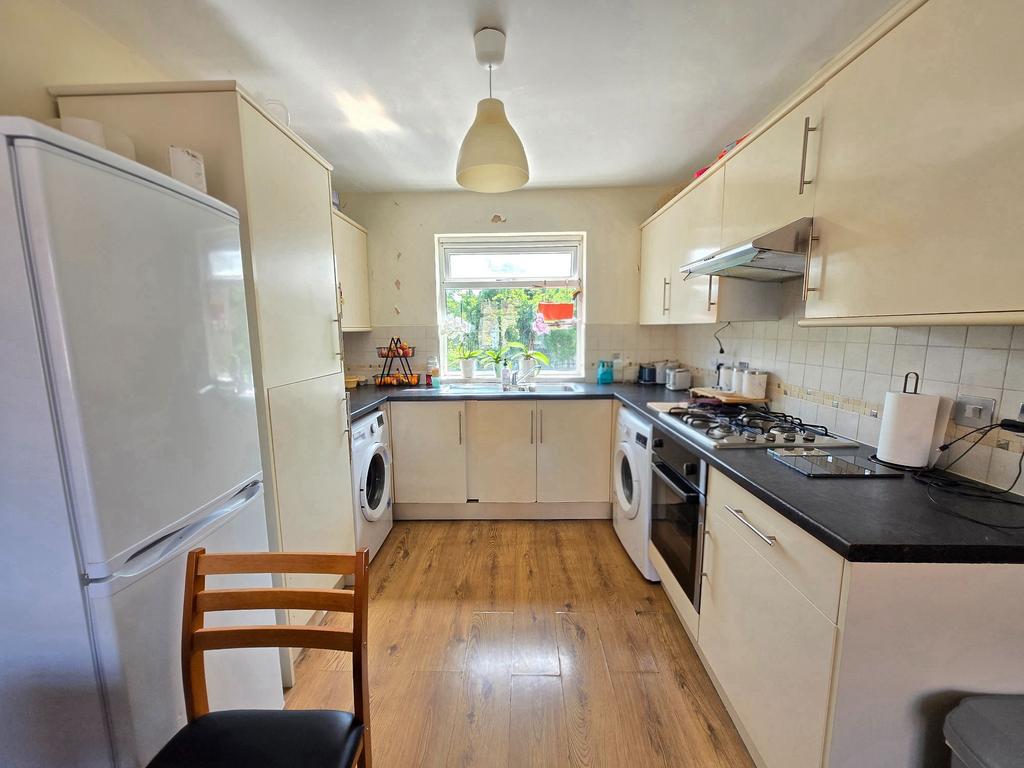 Apartment in Barking - View 2