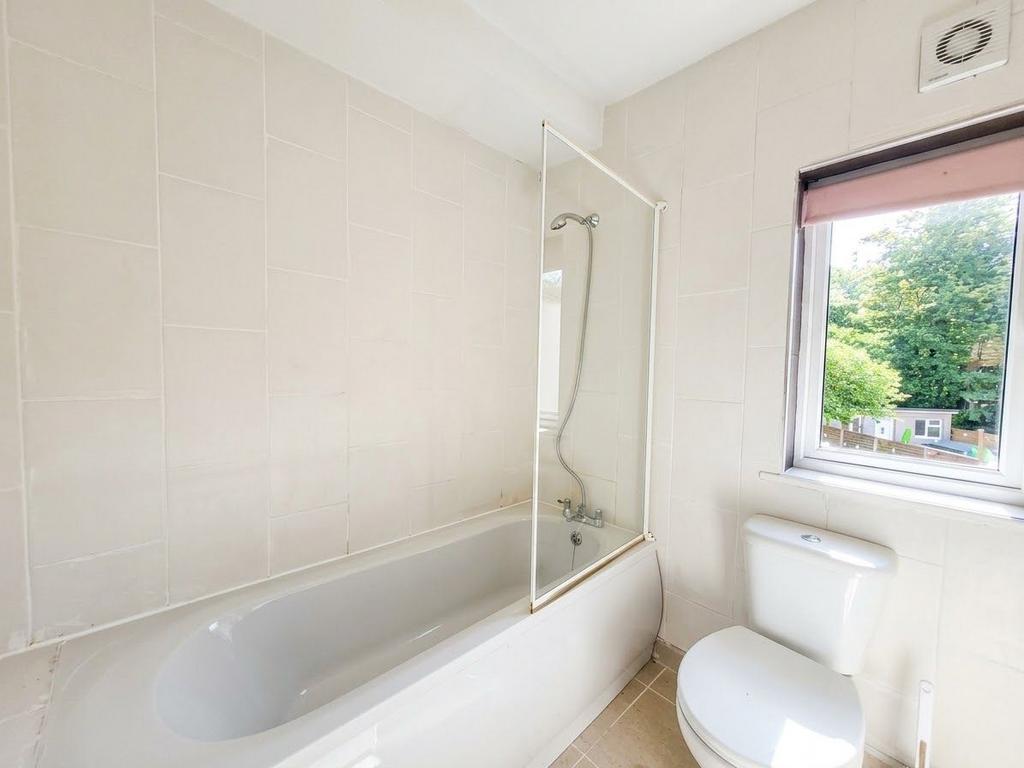 Apartment in Barking - More