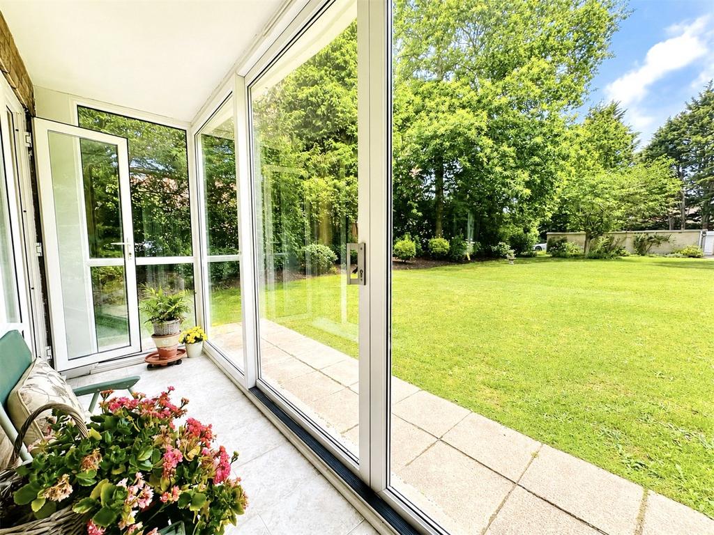 Apartment in Bournemouth, Branksome Park, Poole - View 4