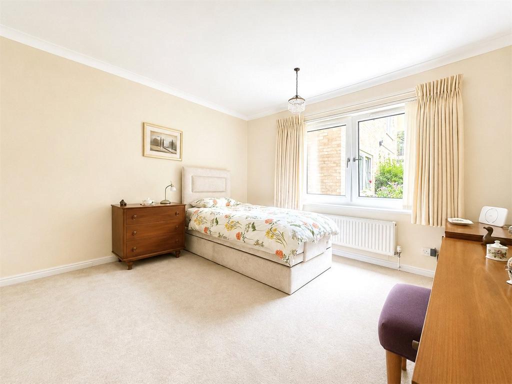 Apartment in Bournemouth, Branksome Park, Poole - More