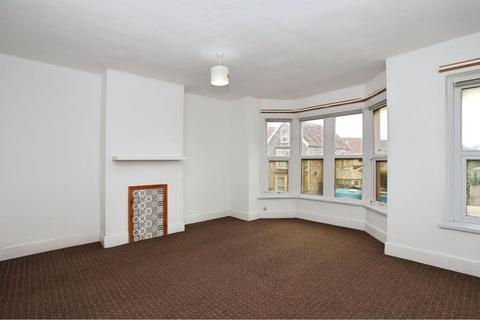 3 bedroom terraced house to rent, Grove Road, Bristol, BS16