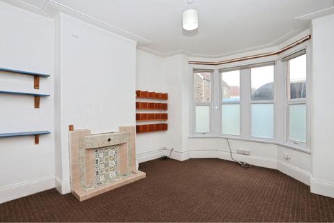 3 bedroom terraced house to rent, Grove Road, Bristol, BS16