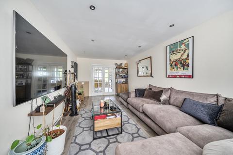 3 bedroom semi-detached house for sale, Holyrood Avenue, Harrow